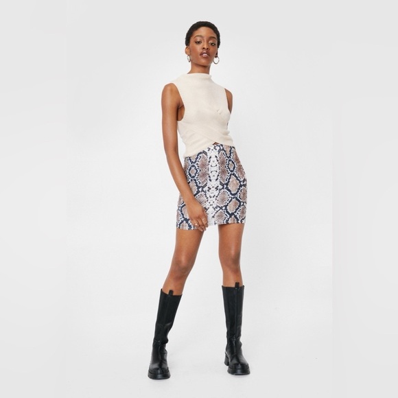 Nasty Gal Hiss Is All You Need Snake Mini Skirt size 2 - NWT - Picture 5 of 11